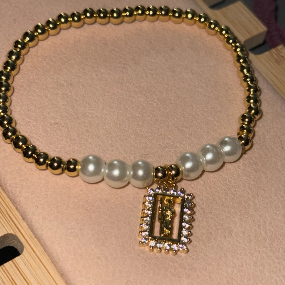 Oro Laminado San Judas stretchy Gold bracelet